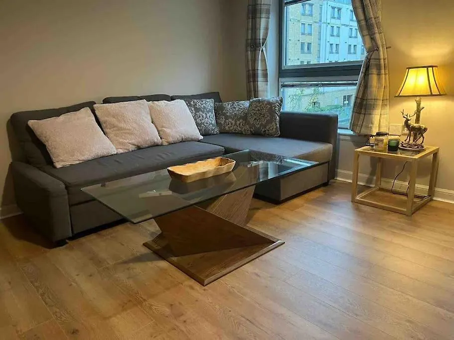 Modern Edinburgh Apartment 2 Bedrooms & Two Bathrooms