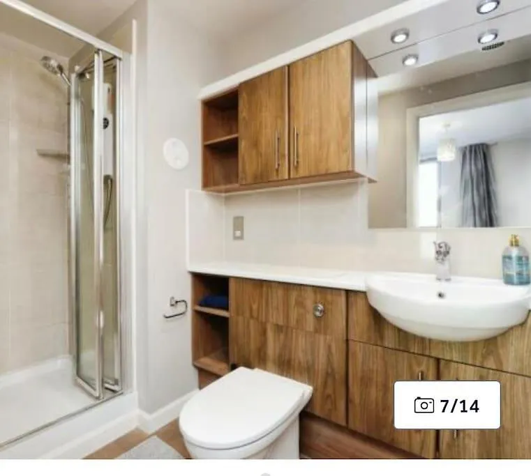 Modern Edinburgh Apartment 2 Bedrooms & Two Bathrooms 0*,  Storbritannien